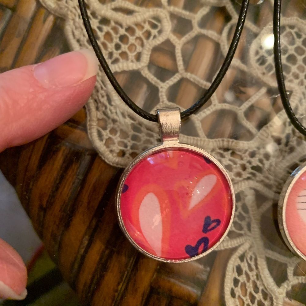 Trusted Companions pendant 💙🧡💕 NEW